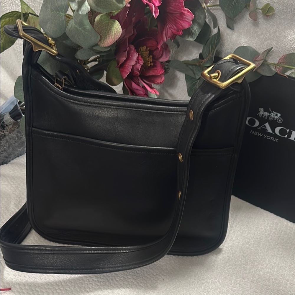 Iconic Coach
Legacy Black Leather Shoulder Bag. - Picture 4 of 14